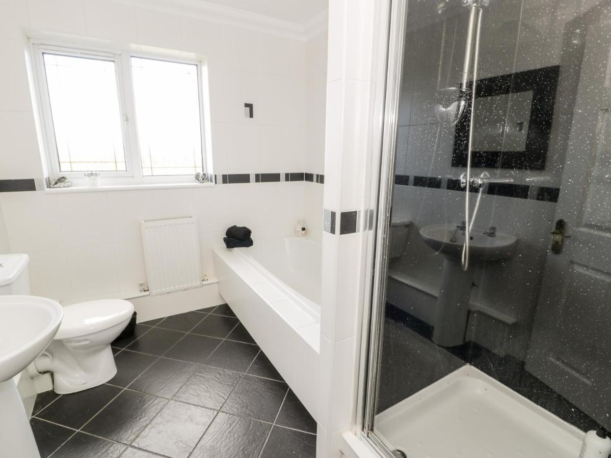 The Meadows Villa Pentraeth Exterior photo