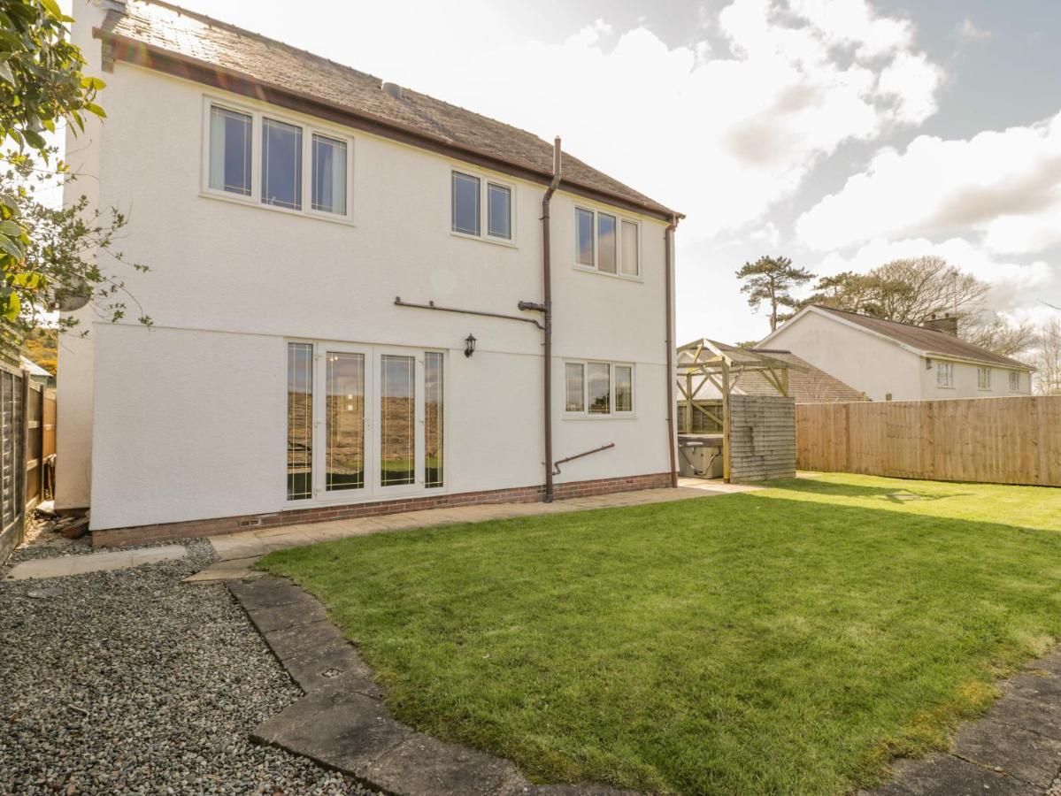 The Meadows Villa Pentraeth Exterior photo