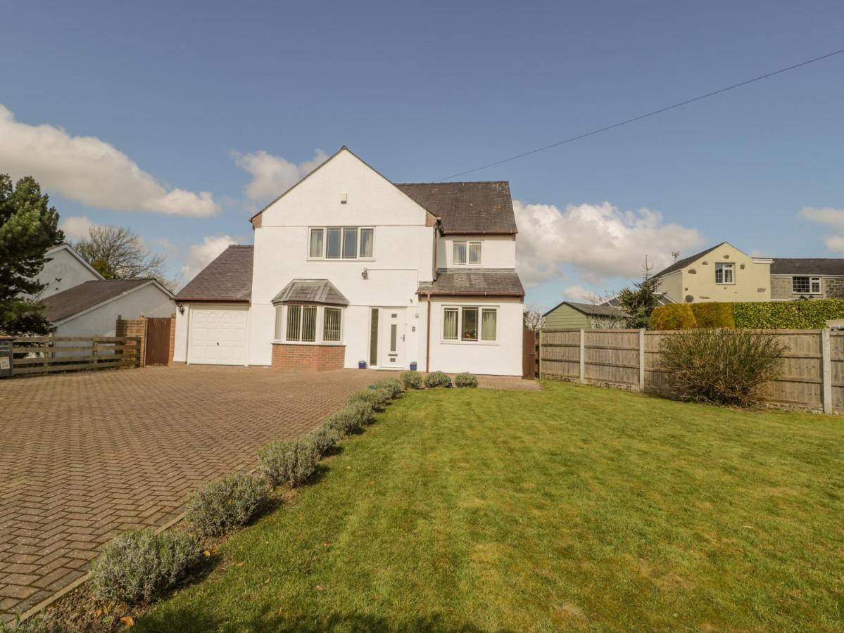 The Meadows Villa Pentraeth Exterior photo